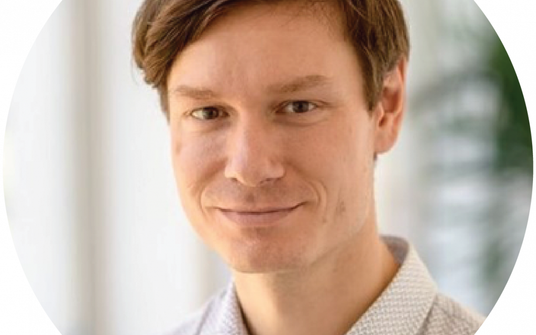 From laboratory to industry: how to build large quantum computers?
